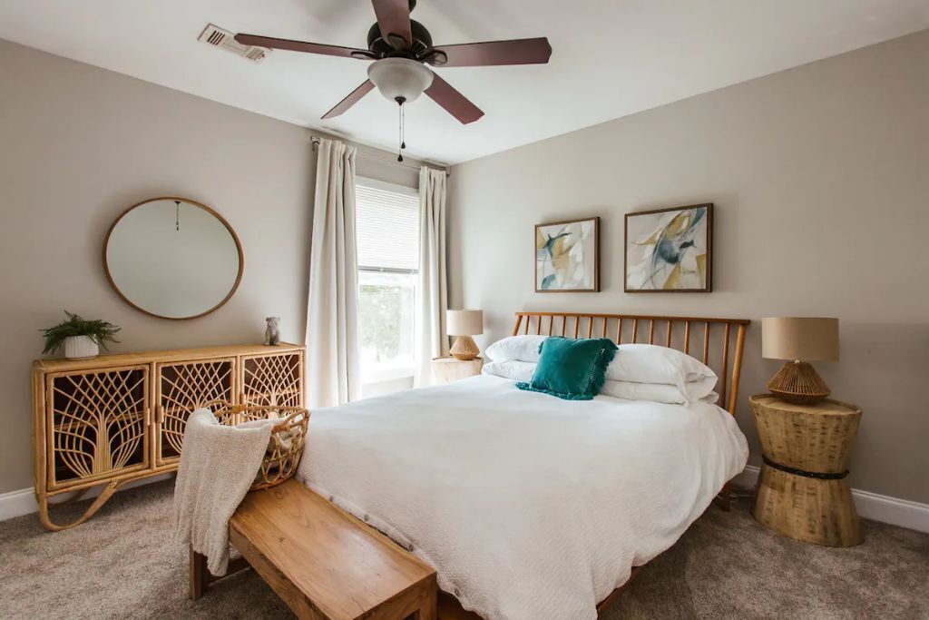 4 makuuhuonetta, työpöytä, silitysrauta/-lauta, ilmainen Wi-Fi