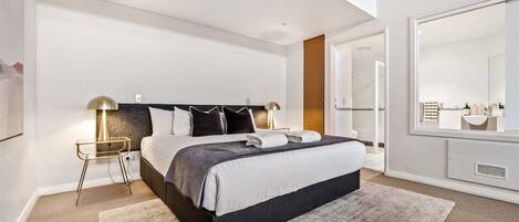 1 slaapkamer, een strijkplank/strijkijzer, wifi, beddengoed