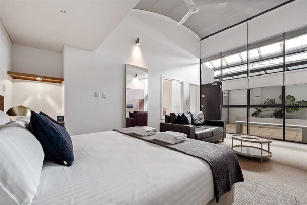 1 slaapkamer, een strijkplank/strijkijzer, wifi, beddengoed