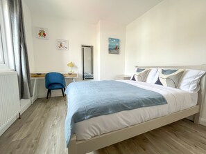 House | 4 bedrooms, iron/ironing board, free WiFi, bed sheets - Charming 4-bed House in Chichester (Chichester)