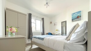 Maison | 4 chambres, fer et planche à repasser, accès au Wi-Fi (inclus)
