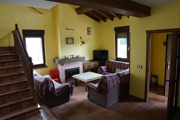 Télévision, cheminée