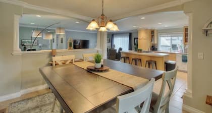 !!Cozy Lake Tapps guesthouse with Fireplace!!