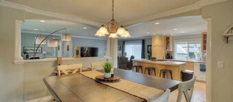 !!Cozy Lake Tapps guesthouse with Fireplace!!