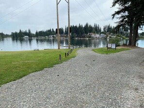 Property grounds - !!Cozy Lake Tapps guesthouse with Fireplace!! (Lake Tapps)