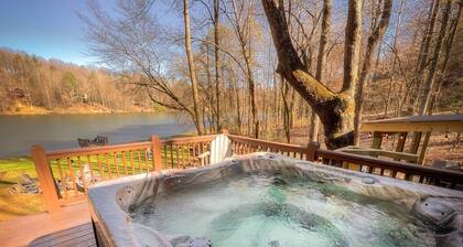 Cozy lakeside cottage with outdoor haven for fishing, kayaking, and lounging