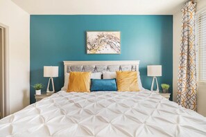 1 Schlafzimmer, Schreibtisch, Bügeleisen/Bügelbrett, Reisekinderbett