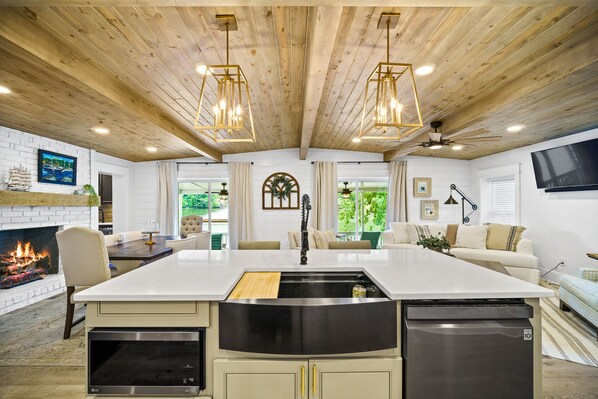 Interior - Canary Cottage Lakehouse on Jackson Lake (Mansfield)
