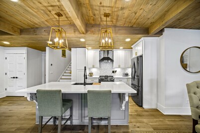 Canary Cottage Lakehouse on Jackson Lake