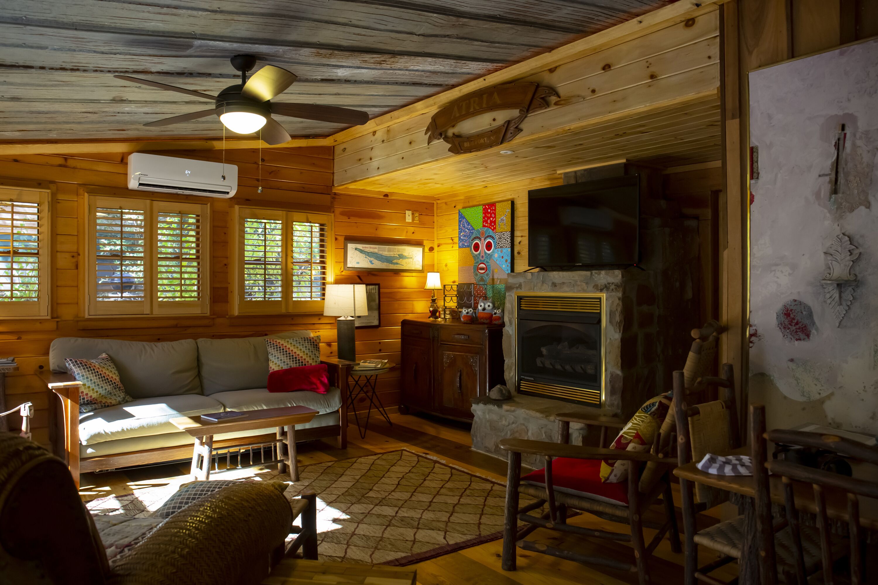 Téléviseur connecté, foyer, livres