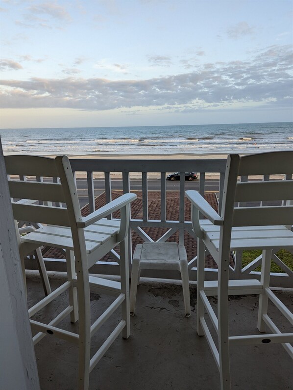 Property grounds - Sassy Seahorse - FRONT ROW - Beach Views 8 Guests (Galveston)
