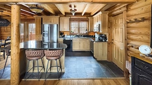 Coffee/tea maker, fridge, microwave, oven - Heated Seasonal Pool, Hot Tub & Theater • Rustic Cabin by Bike Path (Celina)