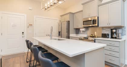 New Airy 2 bd Condo in Vibrant Southside Area