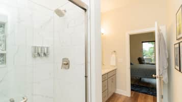 Combined shower/tub, towels, soap, shampoo