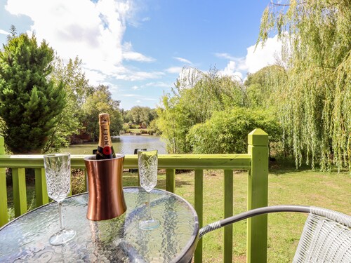 Lakeside Lodge Retreat