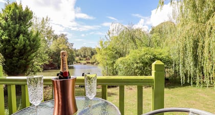 Lakeside Lodge Retreat