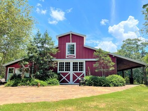 Exterior - 7BR Scenic Luxury Getaway on 60Acres with 2 ponds, firepit, and more! (Conyers)