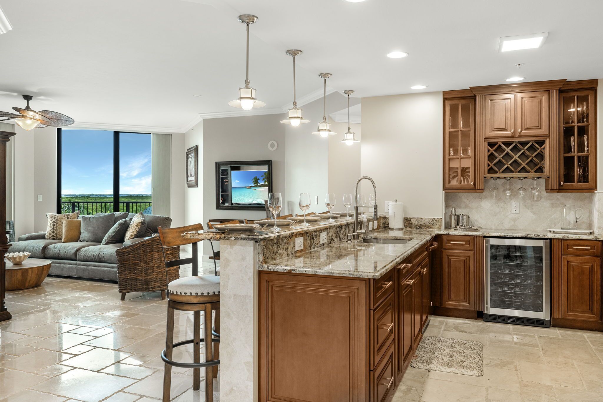 雪櫃、微波爐、焗爐、爐具