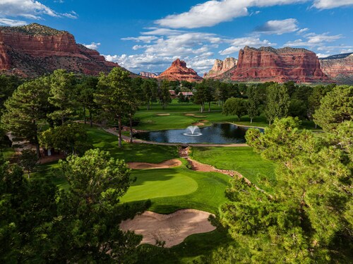 Sedona Gecko Retreat: A luxurious 4-bed home in Village of Oak Creek with stunning red rock views.