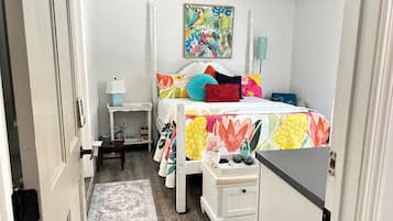 1 habitación, tabla de planchar con plancha, wifi gratis y ropa de cama