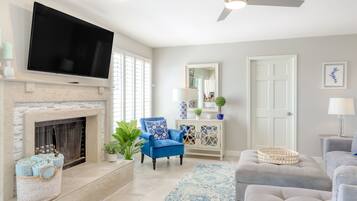 Una televisión, libros