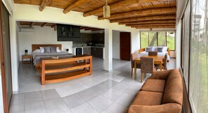 Suite estándar | 1 habitación, edredón, minibar y caja de seguridad en la habitación 