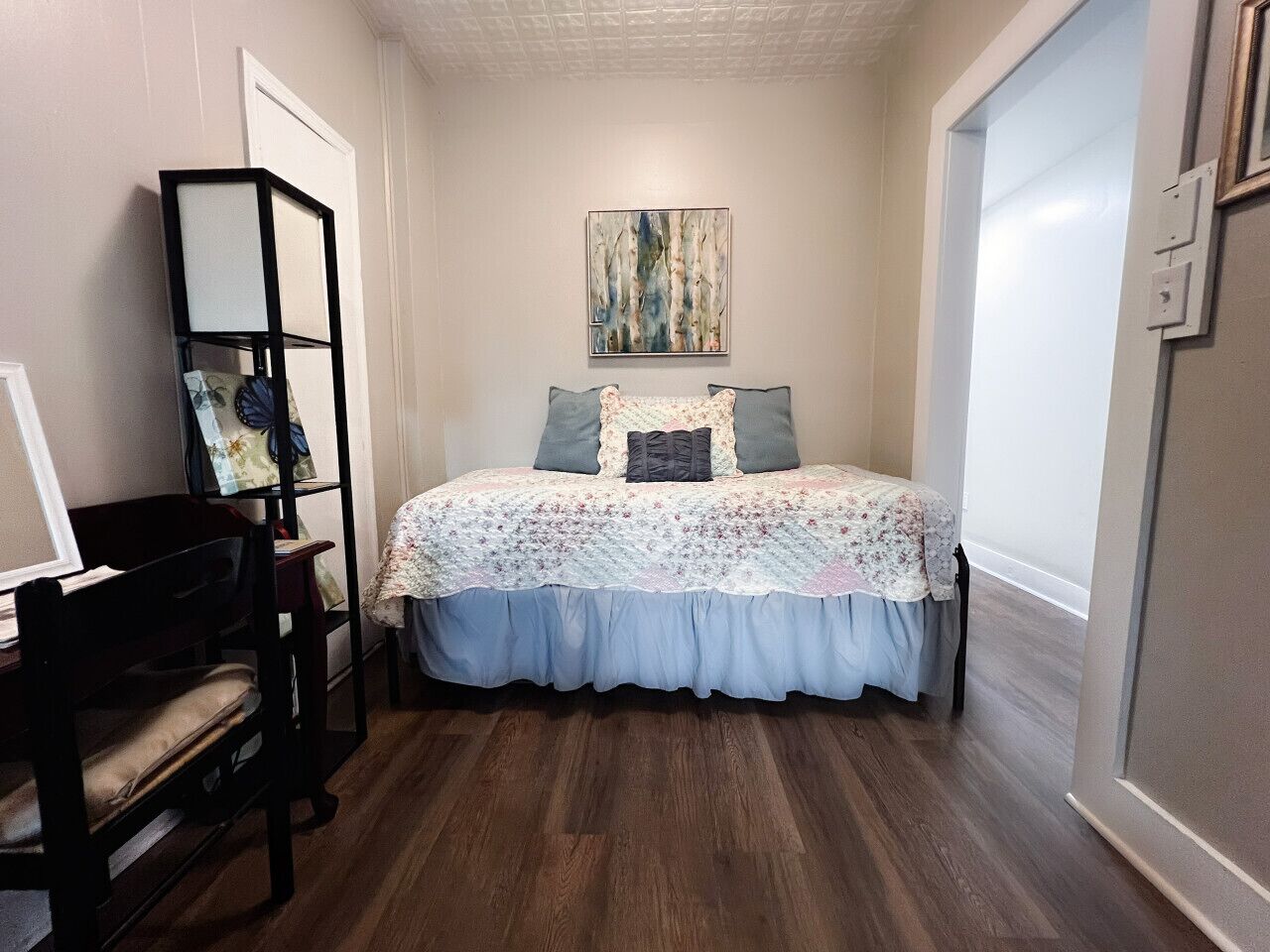 1 Schlafzimmer, Schreibtisch, Bügeleisen/Bügelbrett, Reisekinderbett
