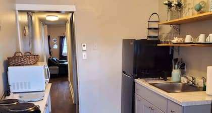 Cozy Getaway near Harper's Ferry, C&O & Potomac River, Frederick & train to DC