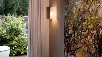 Casa de diseñador, hidromasaje, vista al jardín | 1 habitación, sábanas de algodón egipcio y ropa de cama de alta calidad