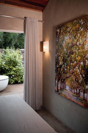 Maison Design, baignoire à remous, vue sur le jardin | 1 chambre, draps en coton égyptien, literie de qualité