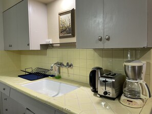 Fridge, microwave, oven, stovetop - 125-#3 Cozy 1 BR unit on 2nd floor nearby Riverwalk (San Antonio)