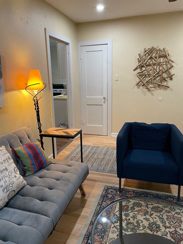 Interior - 125-#3 Cozy 1 BR unit on 2nd floor nearby Riverwalk (San Antonio)