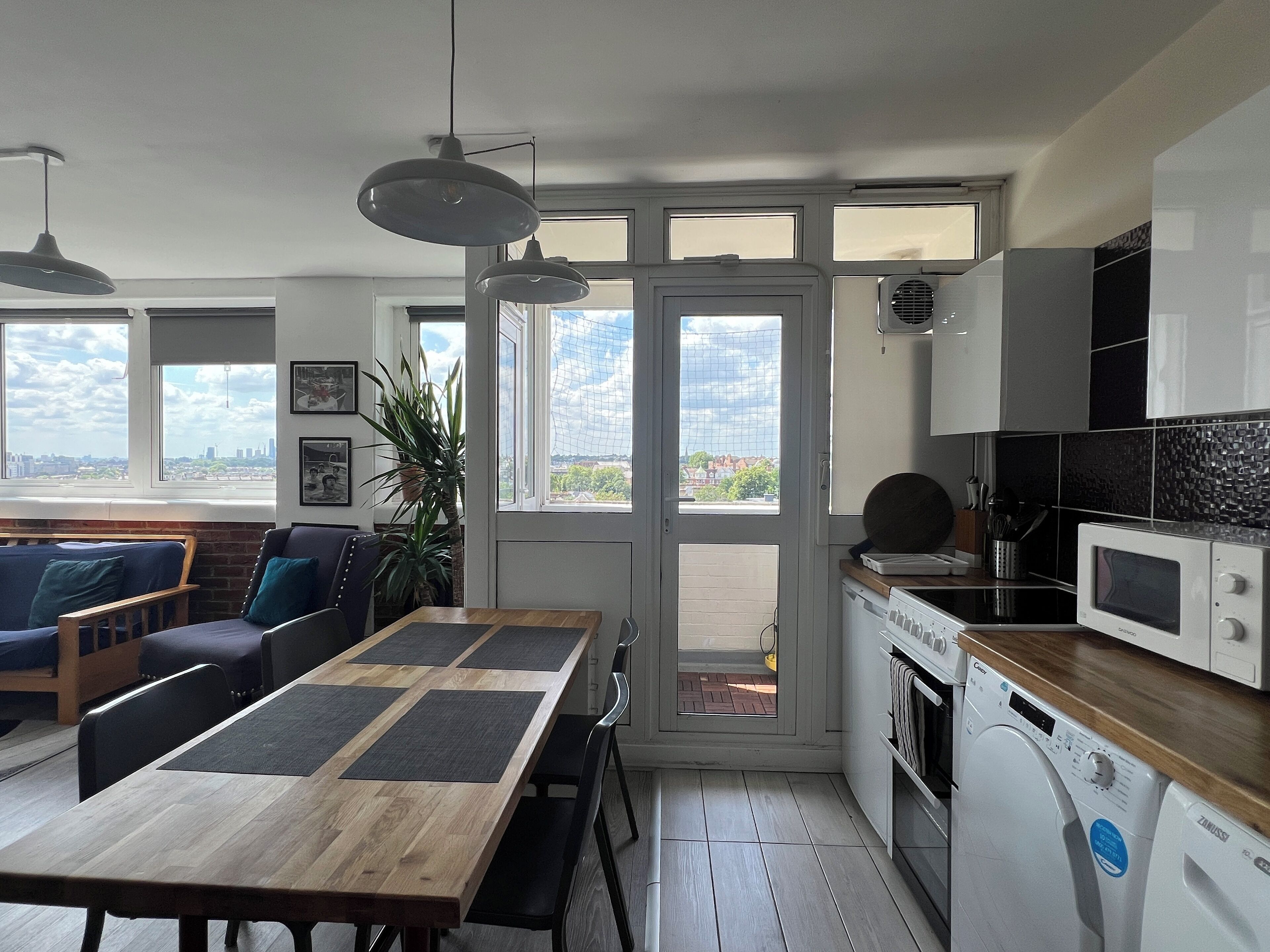 Kylskåp, mikrovågsugn, ugn och spishäll