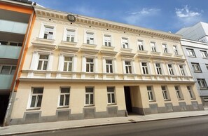 Exterior - Apartment No. 03 in Vienna near Schönbrunn/Westbahnhof | Keyless Check-In (Wien)