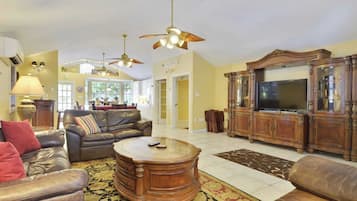 House (5 Bedrooms) | Interior