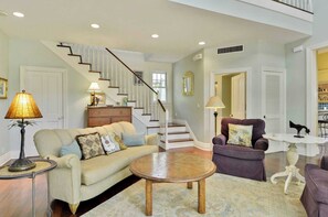 Interior - Easy Livin' by Avantstay Key West Home w/ Pool & BBQ Month Long Stays Only (Key West)