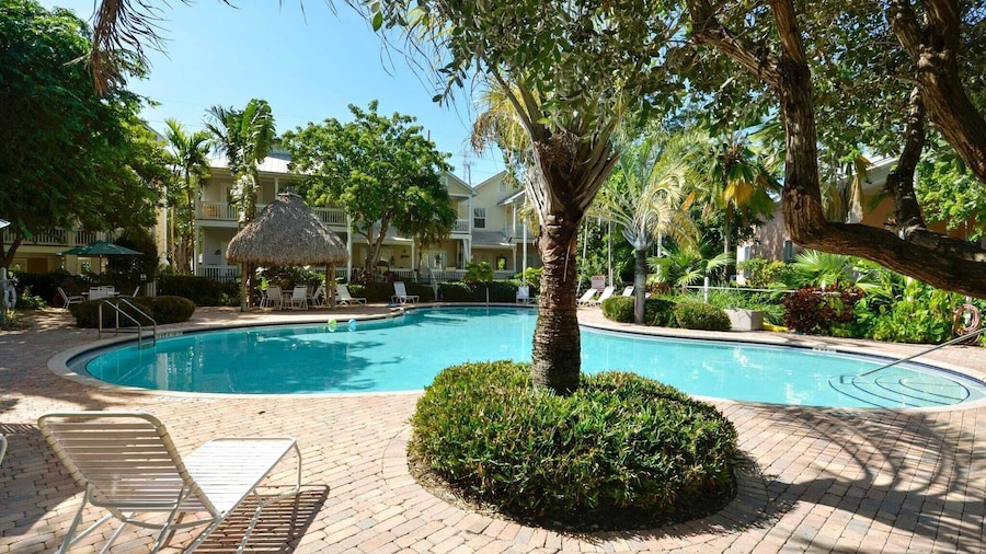 Coral Villa by Avantstay Close 2 DT Key West Shared Pool & Patio!