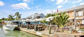 Coral Villa by Avantstay Close 2 DT Key West Shared Pool & Patio!