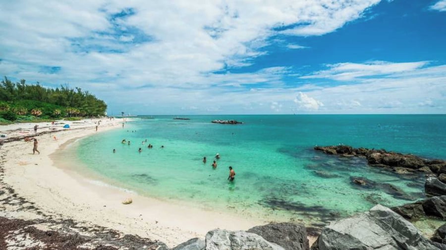 Key West Charming by Avantstay Communal Pool Gated Community Near Fort Zachary Taylor Park Week Long Stays
