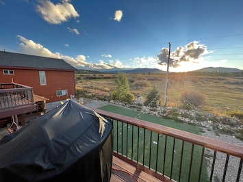 Stunning westward views of Byer's Peak