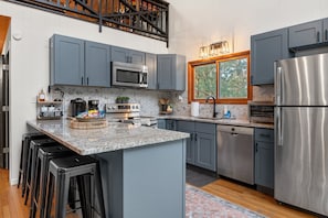 Refrigerador, microondas, horno y parrilla de estufa