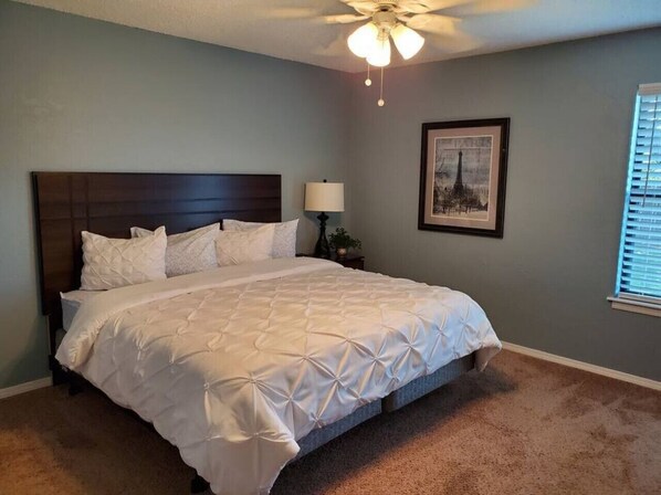 3 bedrooms, desk, iron/ironing board, free WiFi