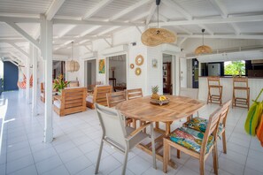 Outdoor dining
