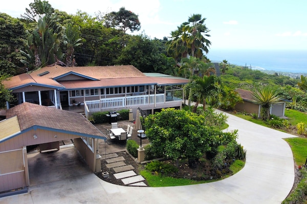 Holualoa Hideaway with ocean views.