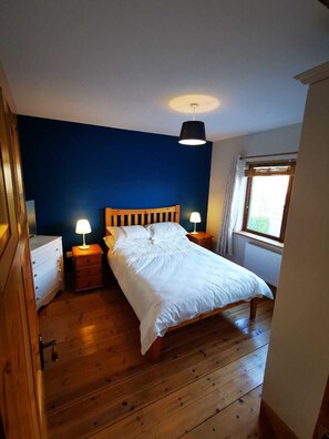 4 bedrooms, WiFi - Picturesque Riverside Home (Cahersiveen)