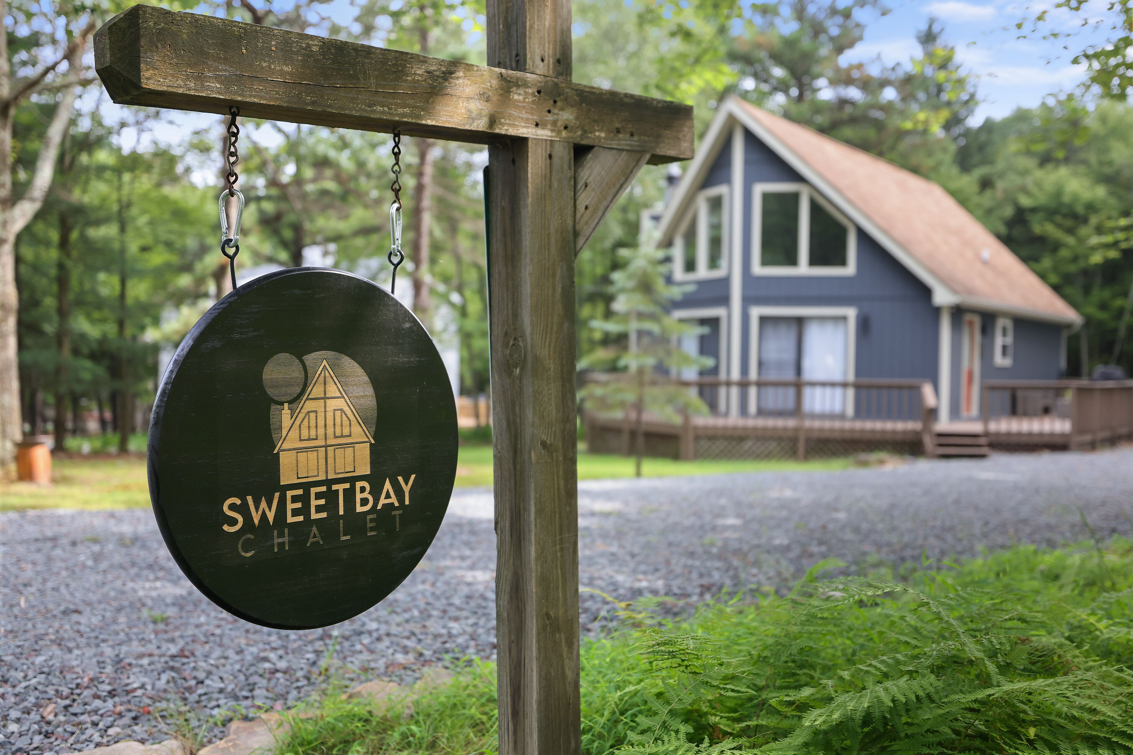Sweetbay Chalet, Exquisite & Cozy! Near many hiking and ski mountains!