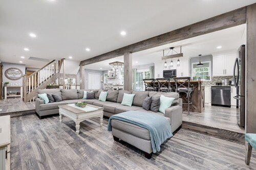 LUXURY Simply Serene: ESCAPE ROOM/Wild West City/Sauna/Spa/Golf/Pool/on 4 ACRES