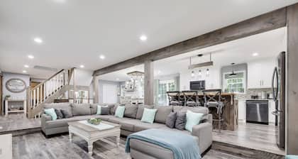 LUXURY Simply Serene: ESCAPE ROOM/Wild West City/Sauna/Spa/Golf/Pool/on 4 ACRES