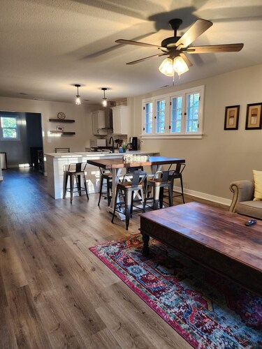 Walking Distance to Aggieville, K-State, and City Park!