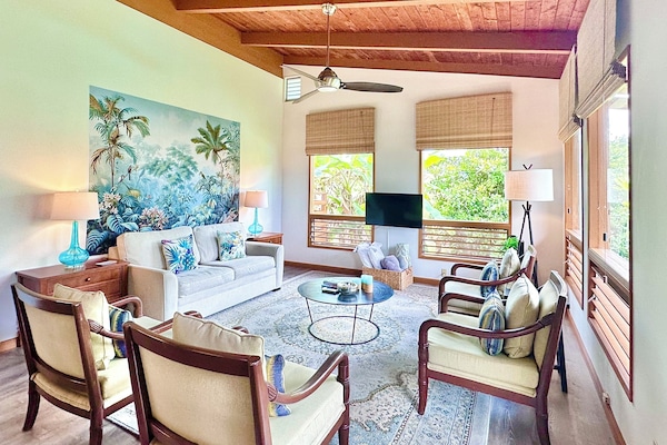 Living room with seating for six including a full size sleeper sofa to sleep 2